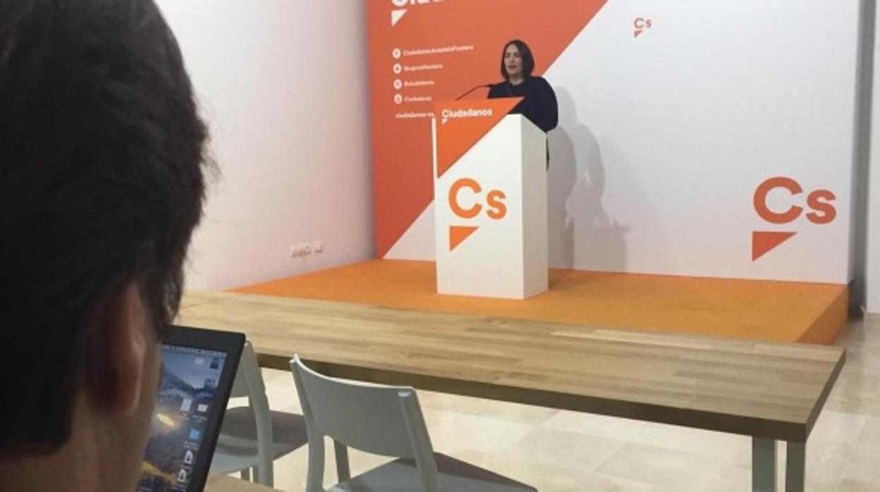 María del Carmen Martínez, en la sede provincial de Ciudadanos en la provincia de Cádiz, situada en Jerez.