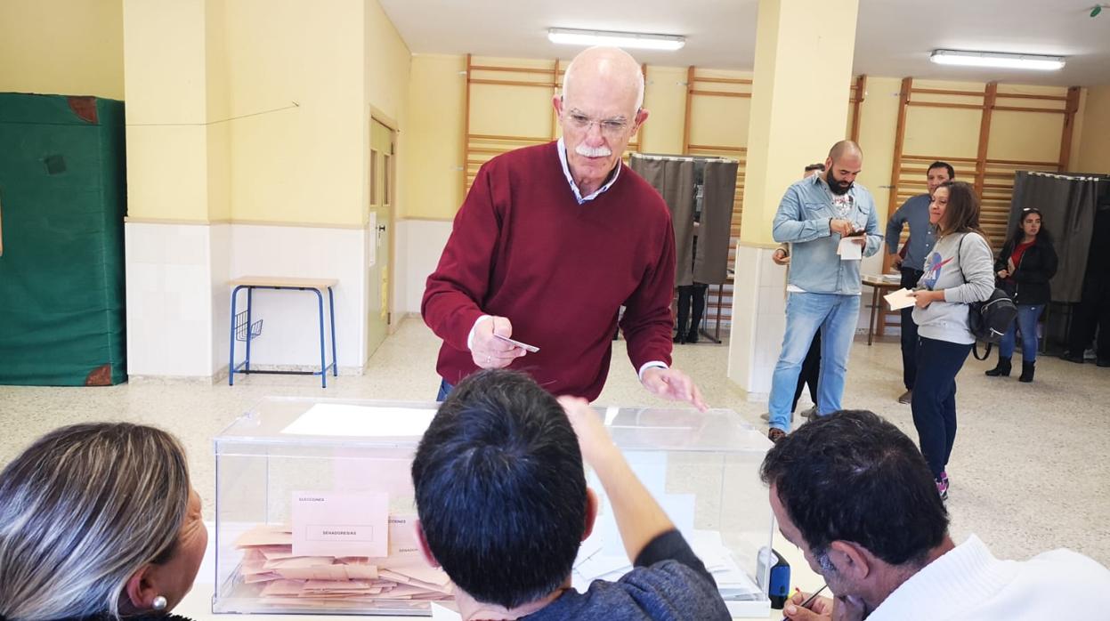 Agustín Rosety votando este domingo.