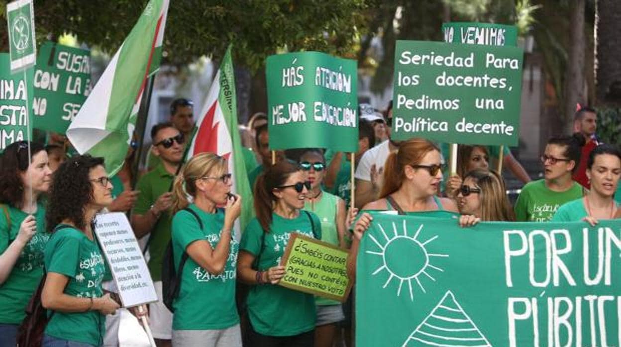 Protestas de docentes el pasado año por las calles de Cádiz
