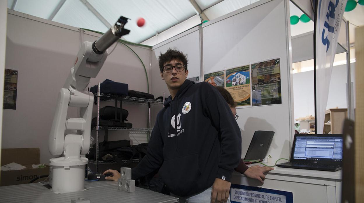 Un estudiante de FP durante la primera edición celebrada hace un año en la Diputación de Sevilla