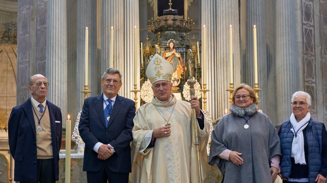 Reconocimiento por la dedicación a la diócesis de Cádiz