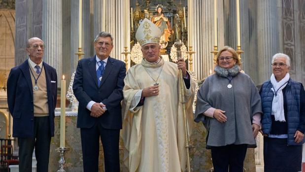 Reconocimiento por la dedicación a la diócesis de Cádiz