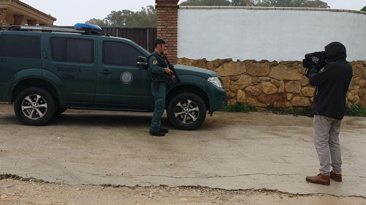 Imagen de uno de los registros en Barbate. Esta mañana.