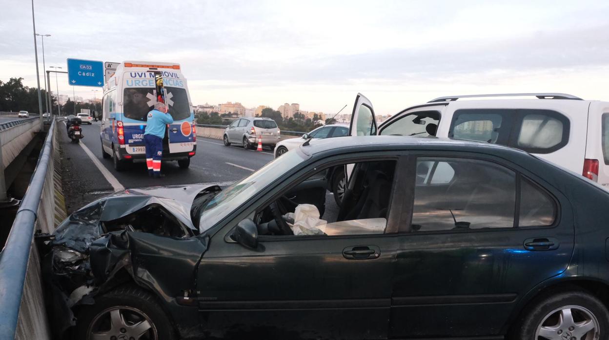 Accidente producido en la CA33 dirección San Fernando a la altura de la salida 11