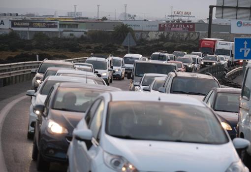 Retenciones kilométricas a la altura de Tres Caminos