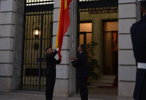 Acto solemne de arriado de Bandera en San Fernando