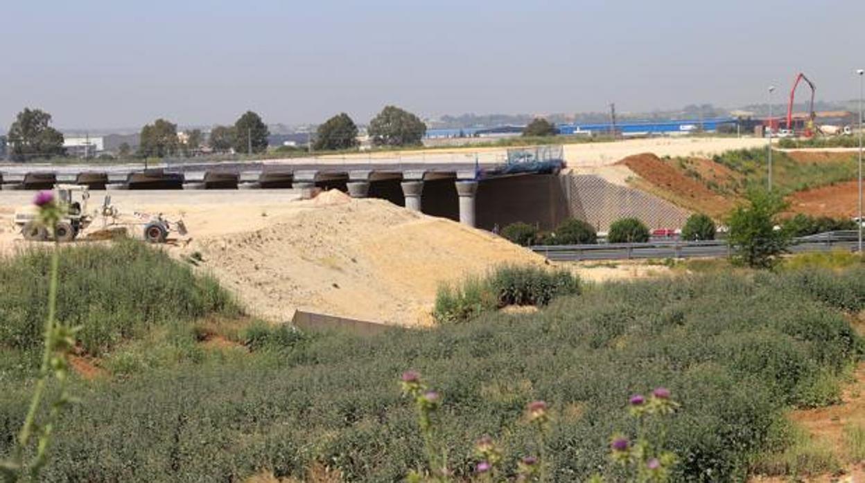 Obras de la SE-40 en el término municipal de Dos Hermanas