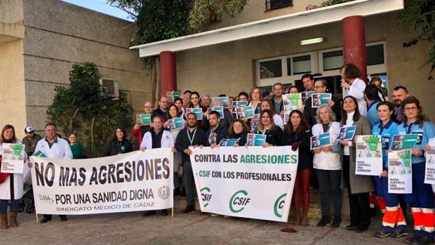 Concentración en apoyo de la enfermera de Puerto Real agredida mientras trabajaba