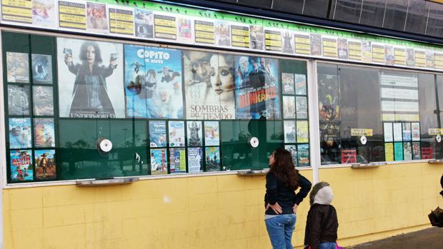 Denunciada una cadena de cines de Cádiz por impedir entrar con comida a sus salas