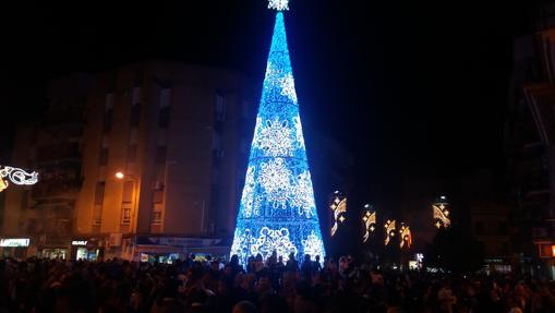 Detalle de la iluminación navideña en alcalá de Guadaíra