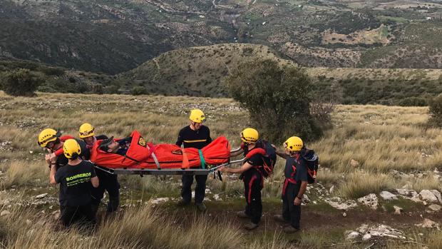 Los bomberos auxilian a dos corredores del 'Trail Las Palomas' en Zahara de la Sierra