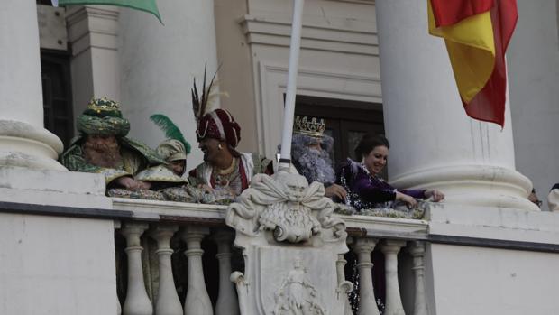 Los Reyes Magos recorren las calles de Cádiz