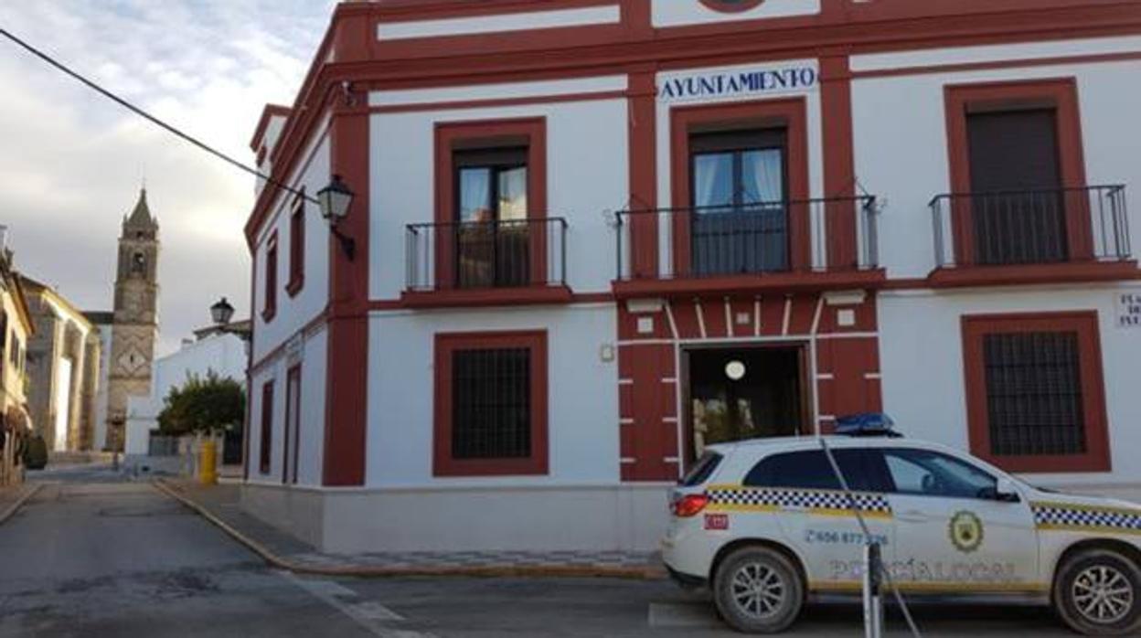 Ayuntamiento de Pedrera, donde residían investigado y la menor denunciante