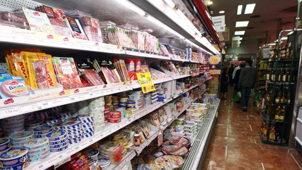 Investigan a dos cajeras de un supermercado de Mairena del Aljarafe por apropiarse de 300.000 euros