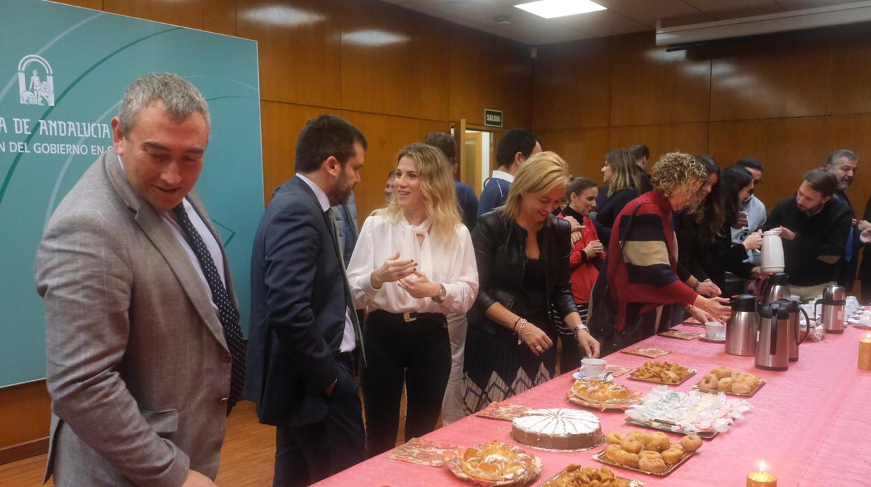 Ana Mestre ha compartido con delegados y periodistas el tradicional desayuno navideño.