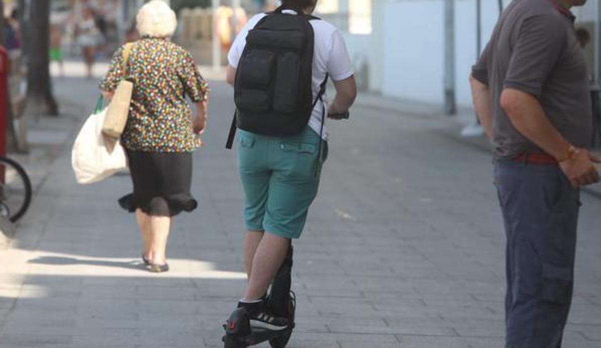 Ampec pide la aplicación de una ordenanza para los patinetes eléctricos en la capital.