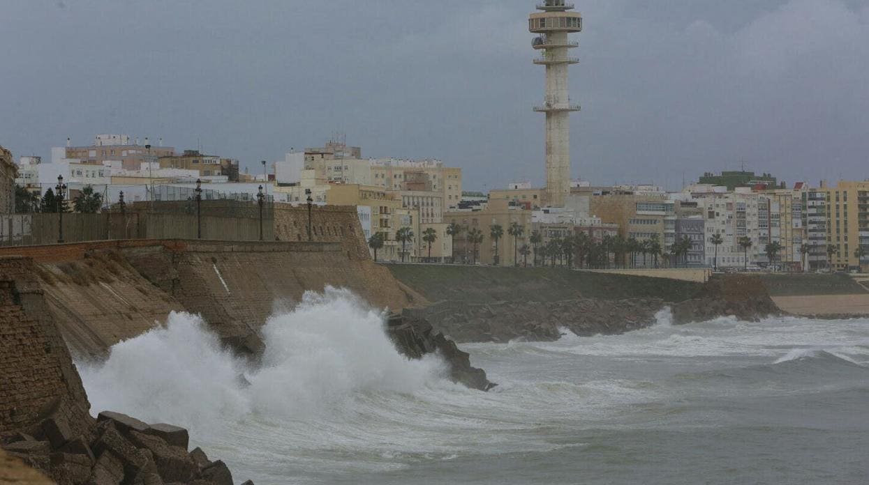Alerta amarilla en Cádiz por fenómenos costeros
