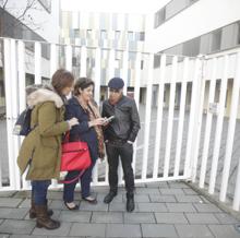 Los miembros de la Ampa, en la puerta de la Casa de las Artes.