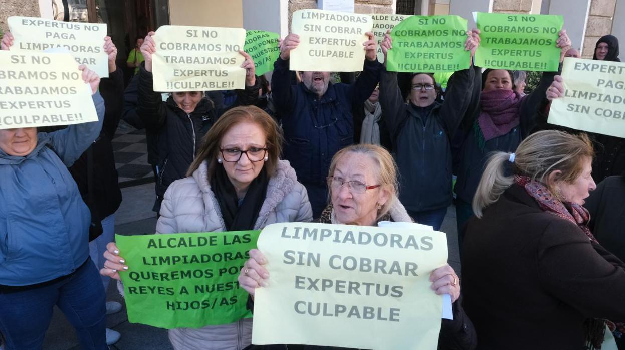 Manifestación de las limpiadoras del Ayuntamiento.