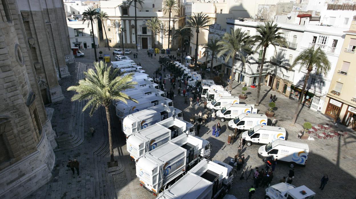 Flota de la empresa que presta el servicio de recogida de basuras en Cádiz