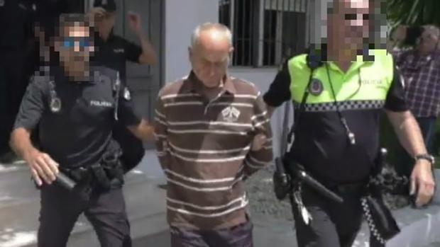 A juicio dos funcionarios de prisiones acusados de torturar al parricida de Arcos