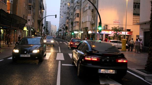 Vecinos de Segunda Aguada piden soluciones al aparcamiento en Cádiz