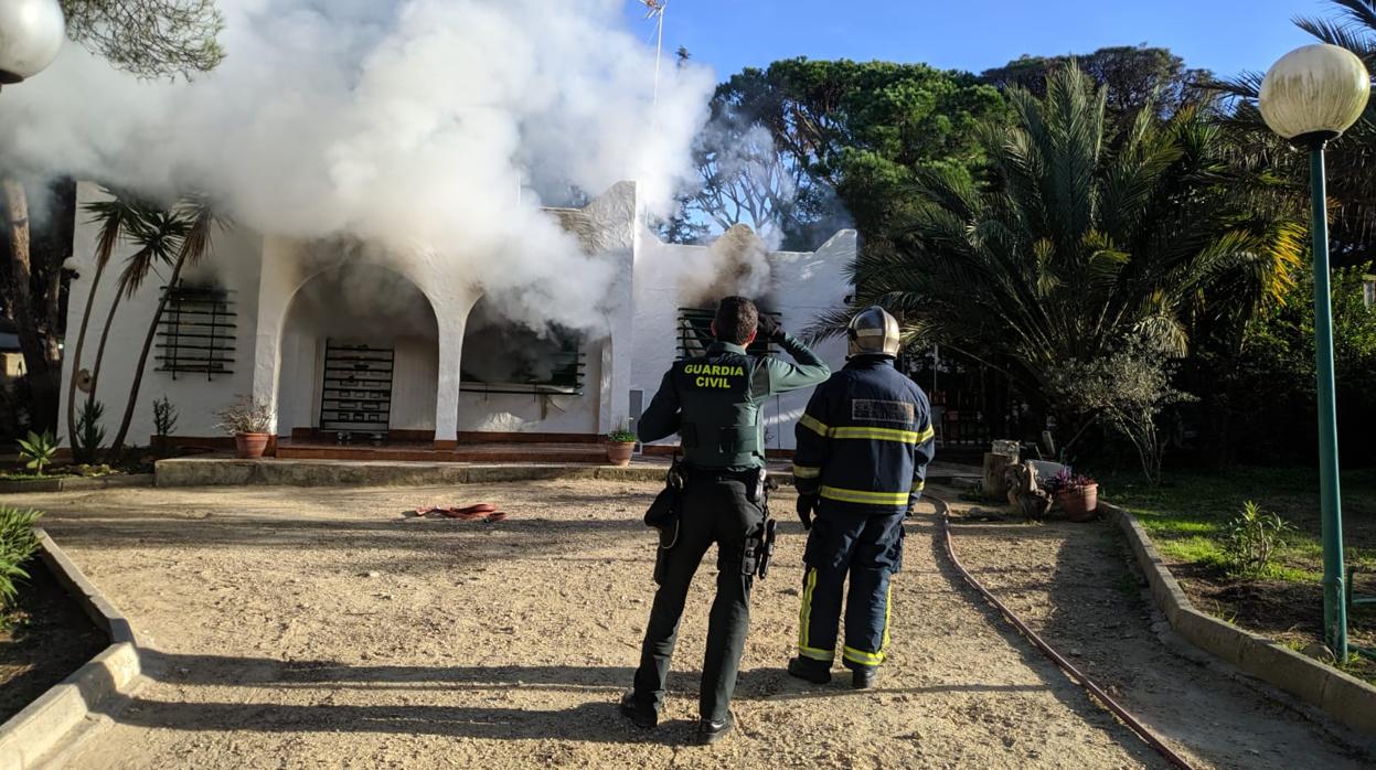 Vivienda donde se produjo el incendio y estaba la plantación.