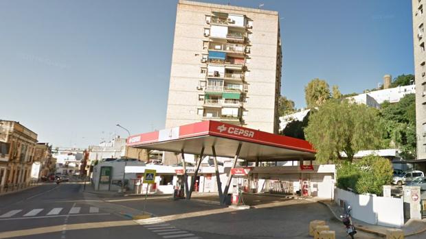 Condenado a tres años y medio por atracar, por quinta vez, en una gasolinera de San Juan de Aznalfarache