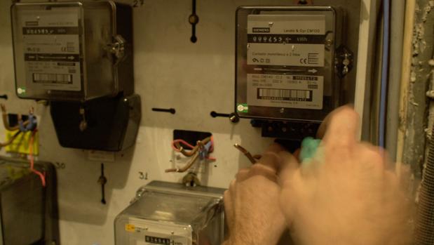 Siete denuncias por hurtos realizados por falsos técnicos de electricidad en Cádiz