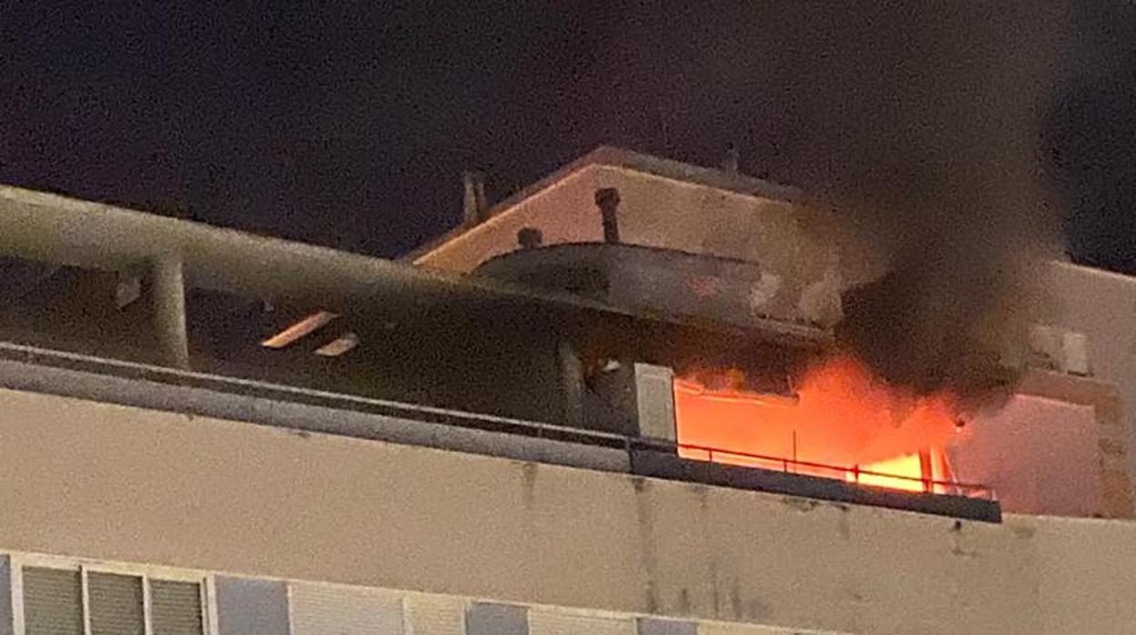 Incendio en un piso del barrio de Astillerros.