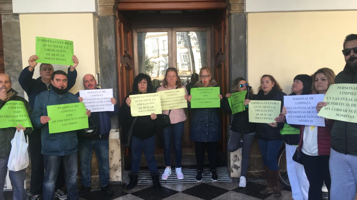 Protestas de plantillas de distintos centros de la capital.