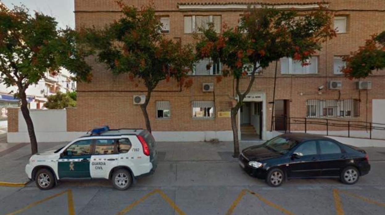 La Guardia Civil de Los Palacios han detenido a dos personas por daños en dos coches