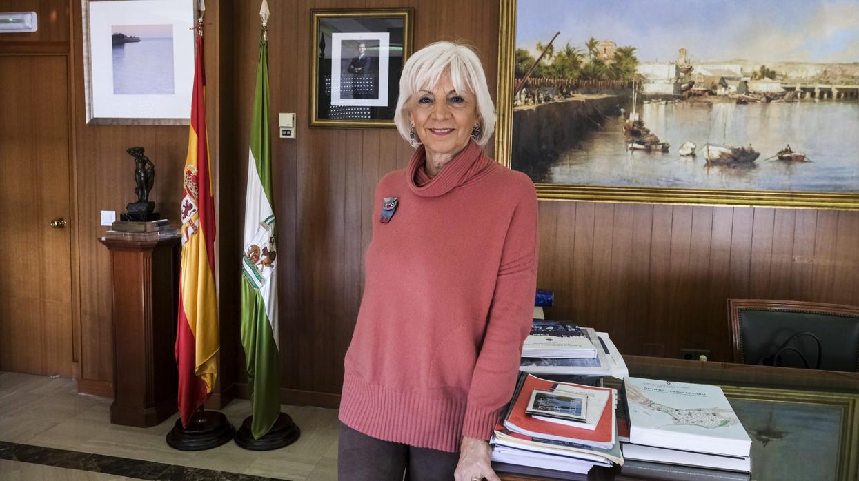 Teófila Martínez, en su despacho de la Autoridad Portuaria de la Bahía de Cádiz.