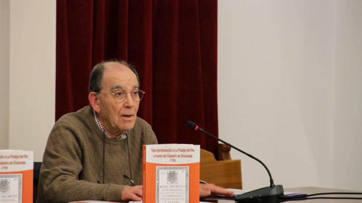 José Matías González Arteaga, durante la presentación de su libro dedicado a La Puebla del Río