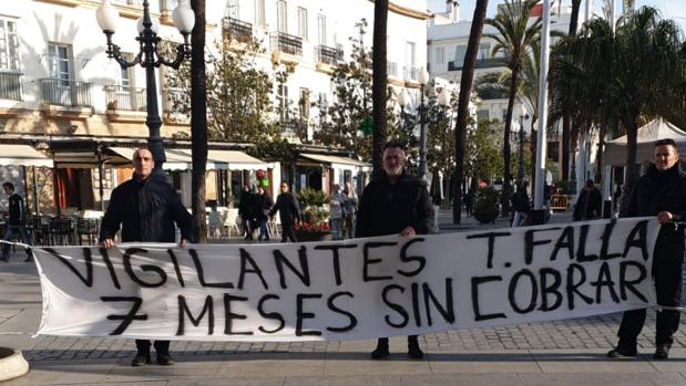 Los vigilantes del Falla estallan ante la incertidumbre de su futuro laboral