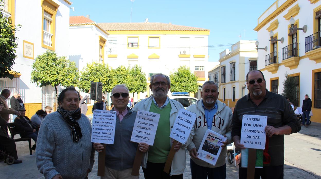 Los mayores utreranos están recogiendo firmas para pedir la construcción de una residencia