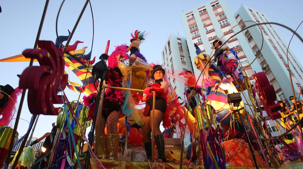 La Cabalgata del Carnaval de Cádiz 2020 sale este domingo a las 18:00 horas desde Ingeniero La Cierva