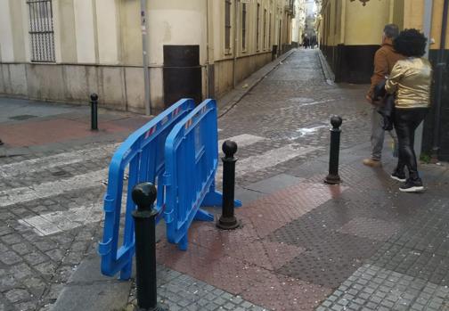 Atascos, descontrol de venta ambulante, coches por zonas peatonales, un fin de semana de Carnaval «caótico»