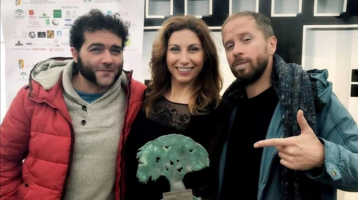 Alfonso Sánchez (El «Cabeza»), María Ivanova y Alberto López (El «Culebra») en San Nicolás del Puerto