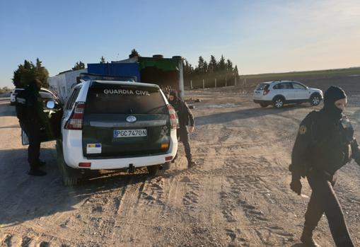 Almacèn de combustible para narcolanchas en Lebrija