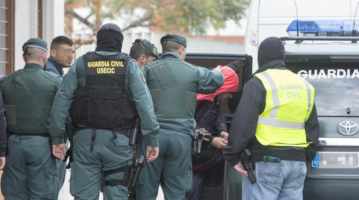 Imagen de una detención por narcotráfico meses atrás en La Línea.