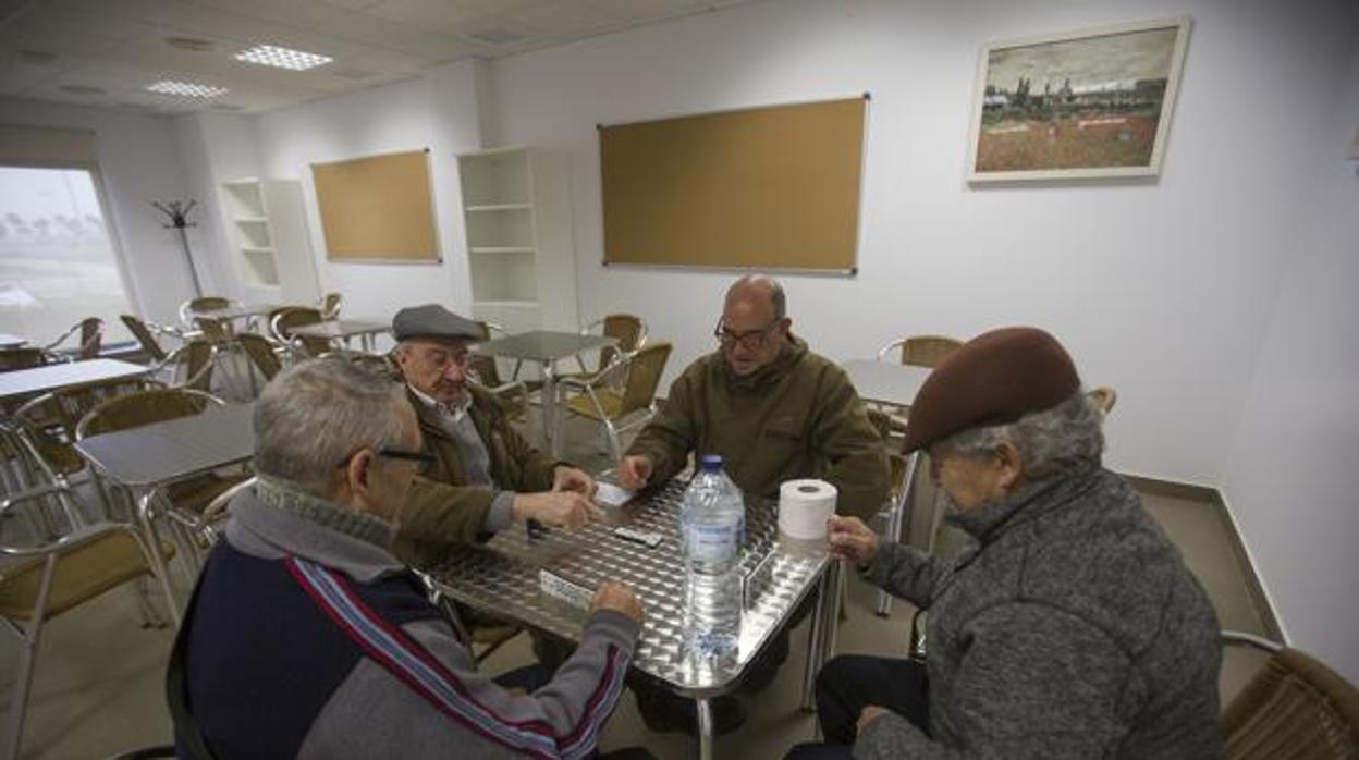 El Ayuntamiento de Cádiz cierra sus dos centros de día y suspende las actividades para personas mayores