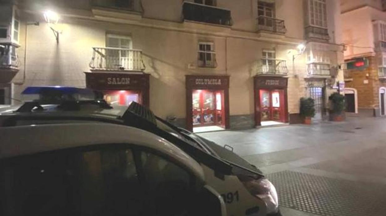 La Policía acudió a cerrar un salón de juegos en Cádiz.