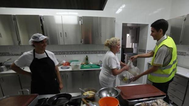 Quejas por los servicios mínimos del servicio de ayuda a domicilio en Cádiz