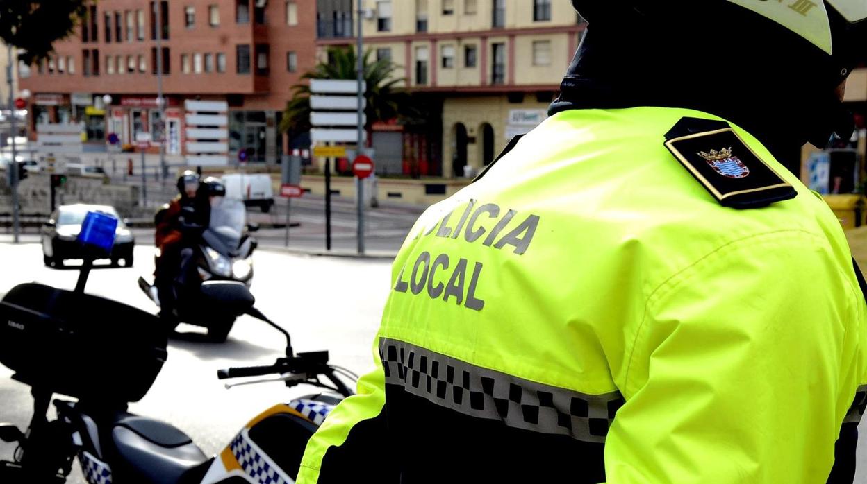 Dos detenidos en Jerez por consumir alcohol en un coche y resistirse a las indicaciones policiales