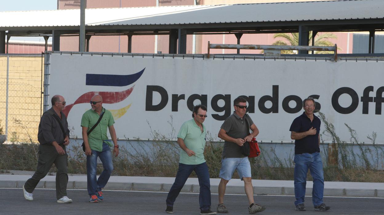 Salida de trabajadores de la planta de Dragados en La Cabezuela