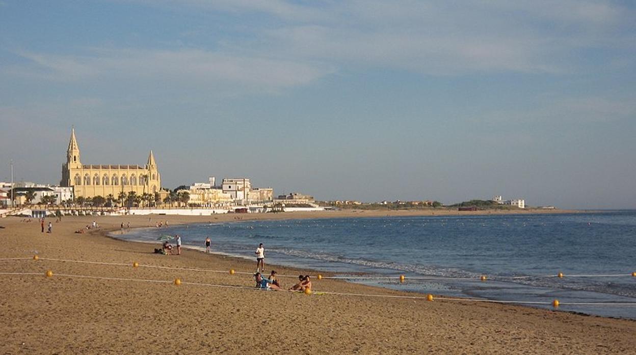 Chipiona aplaza la temporada media de playas y propone ampliar la alta hasta octubre