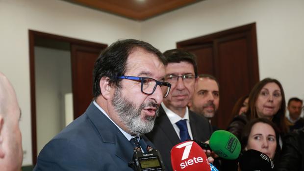 El alcalde de Carmona aclara los motivos por los que viajó hasta Pilas a pesar del confinamiento