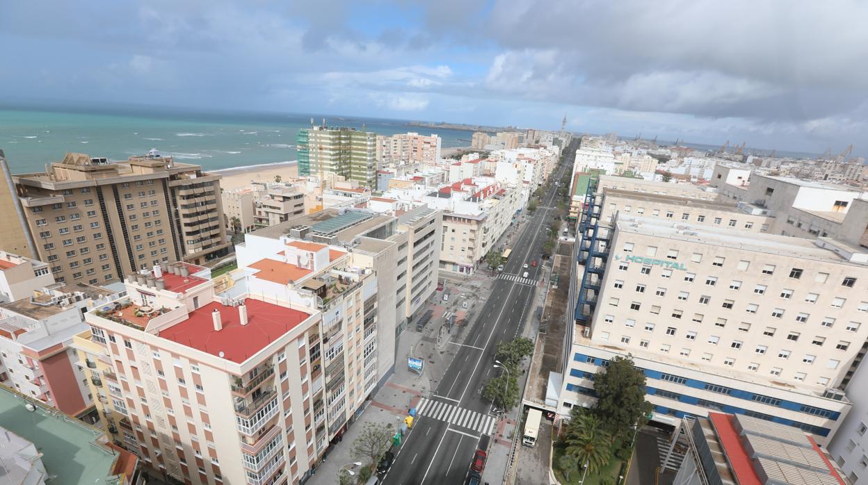 La avenida de Cádiz, este martes, en una nueva jornada de confinamiento decretado por el Estado de Alarma.