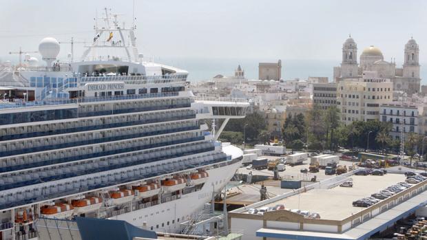 Más de 40 cruceros han cancelado sus escalas al puerto de Cádiz por el Estado de Alarma